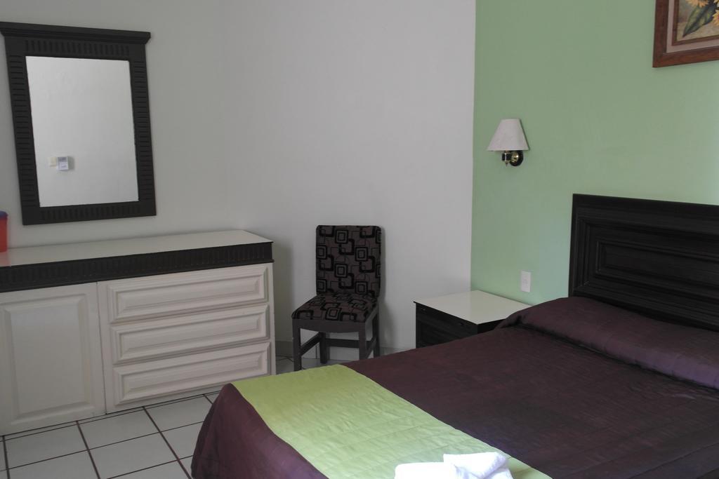 Hotel El Roble Tuxtla Gutiérrez Kültér fotó