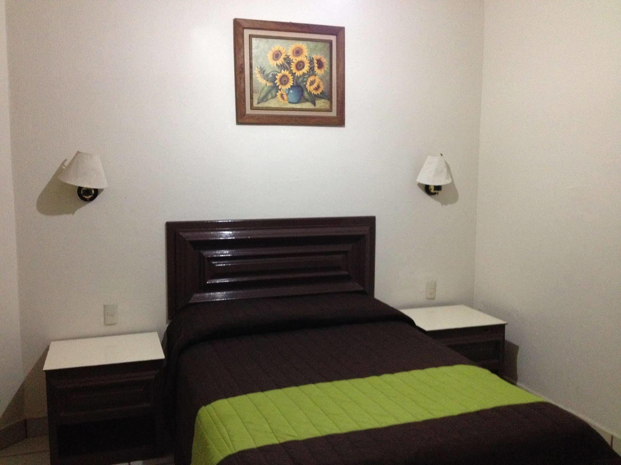 Hotel El Roble Tuxtla Gutiérrez Kültér fotó